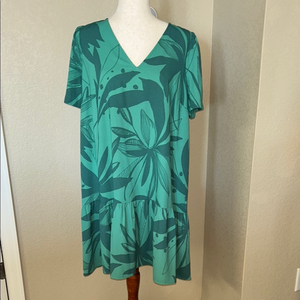 A New Day Hawaiian print Medium Green Leaf Print V-Neck Dress